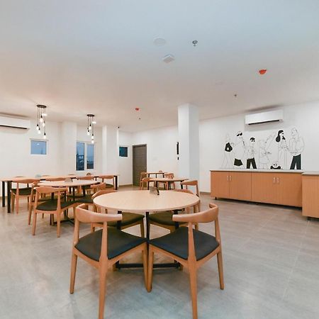Vaccinated Staff- Oyo Townhouse 384 Nk Hotels Dispur Εξωτερικό φωτογραφία