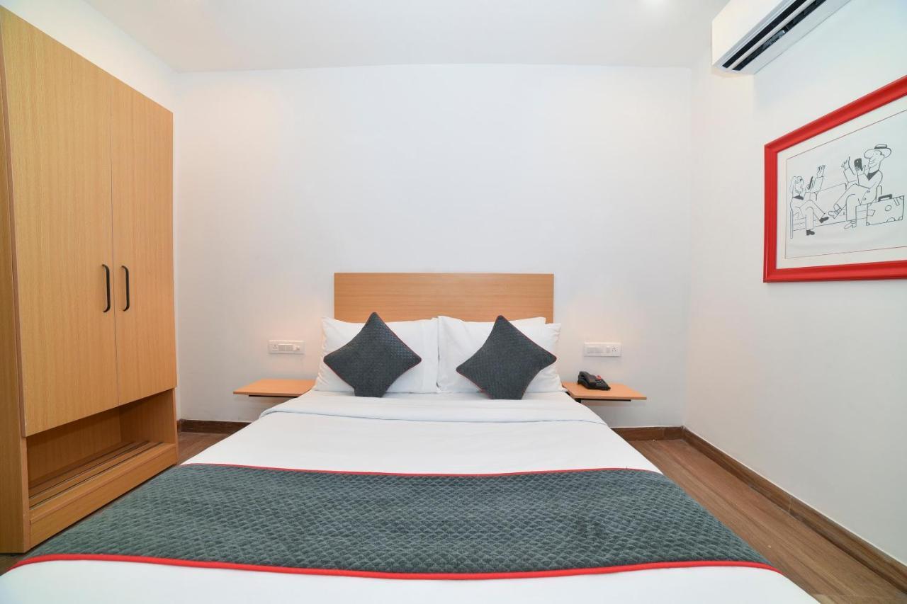 Vaccinated Staff- Oyo Townhouse 384 Nk Hotels Dispur Εξωτερικό φωτογραφία