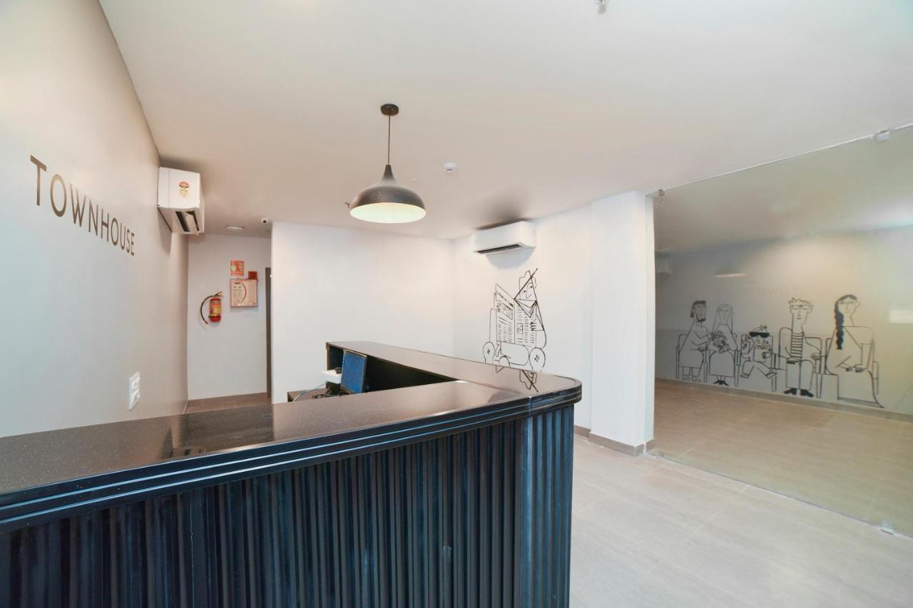 Vaccinated Staff- Oyo Townhouse 384 Nk Hotels Dispur Εξωτερικό φωτογραφία