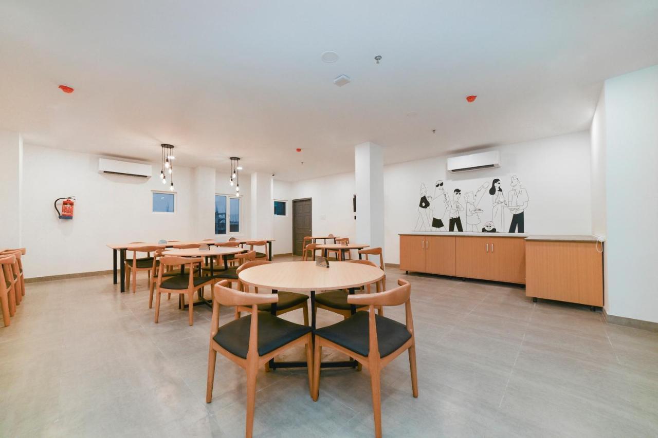 Vaccinated Staff- Oyo Townhouse 384 Nk Hotels Dispur Εξωτερικό φωτογραφία