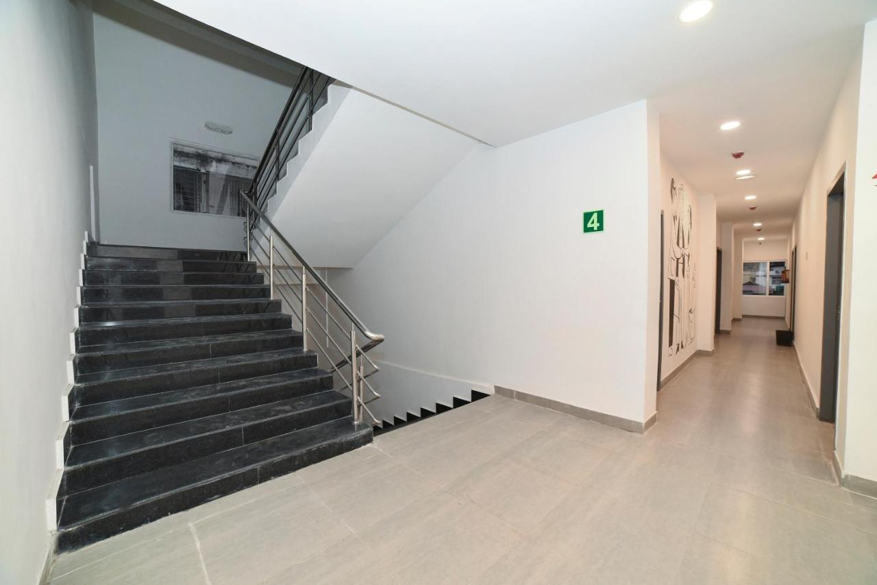 Vaccinated Staff- Oyo Townhouse 384 Nk Hotels Dispur Εξωτερικό φωτογραφία
